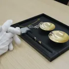 金